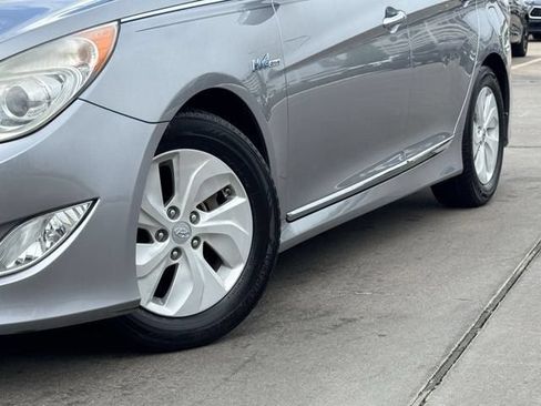 Used 2014 Hyundai Sonata Hybrid FWD image 3