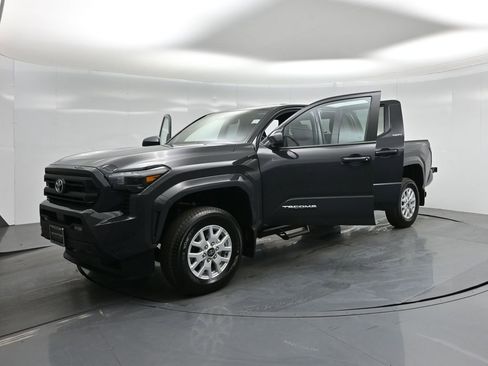 Used 2025 Toyota Tacoma SR5 image 25