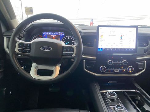 Used 2023 Ford Expedition XLT image 11