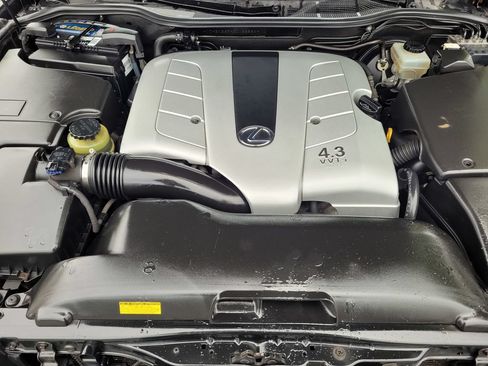 Used 2004 Lexus LS 430 RWD image 20