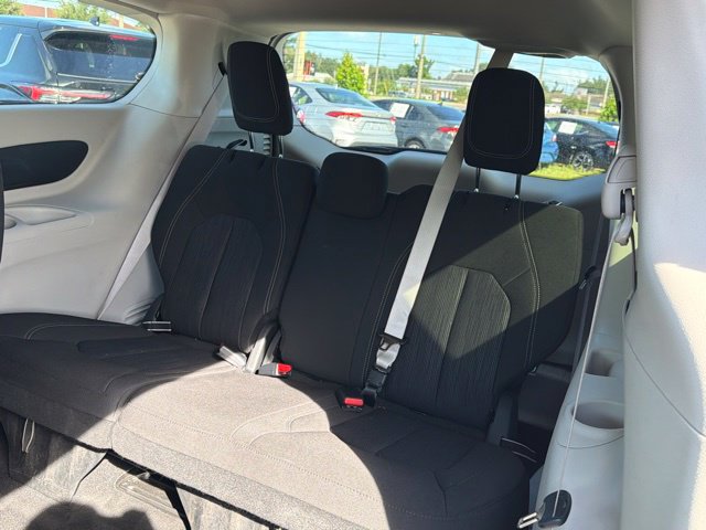 Used 2022 Chrysler Voyager LX FWD image 16