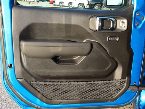 New 2025 Jeep Gladiator Rubicon w/ Convenience Group image 11