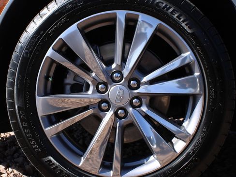 Used 2025 Cadillac XT5 Premium Luxury image 9