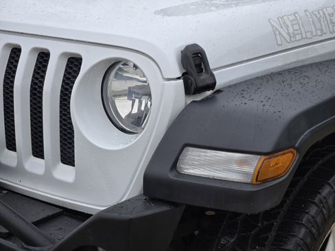 Used 2019 Jeep Wrangler Sport AWD/4WD image 6