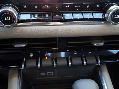 New 2026 GMC Canyon Denali image 15