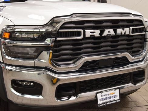 Used 2025 RAM 5500 4x4 Crew Cab image 7