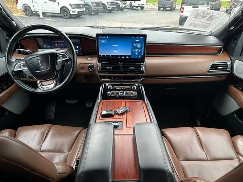 Used 2022 Lincoln Navigator Reserve RWD image 16