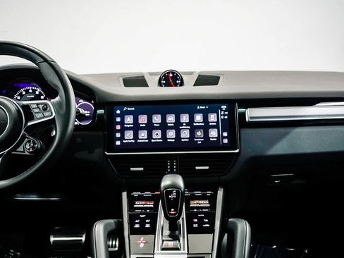 Used 2023 Porsche Cayenne S Platinum image 13