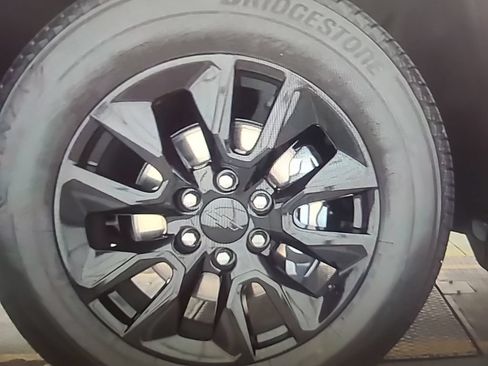 Used 2023 Chevrolet Silverado 1500 LT AWD/4WD image 8