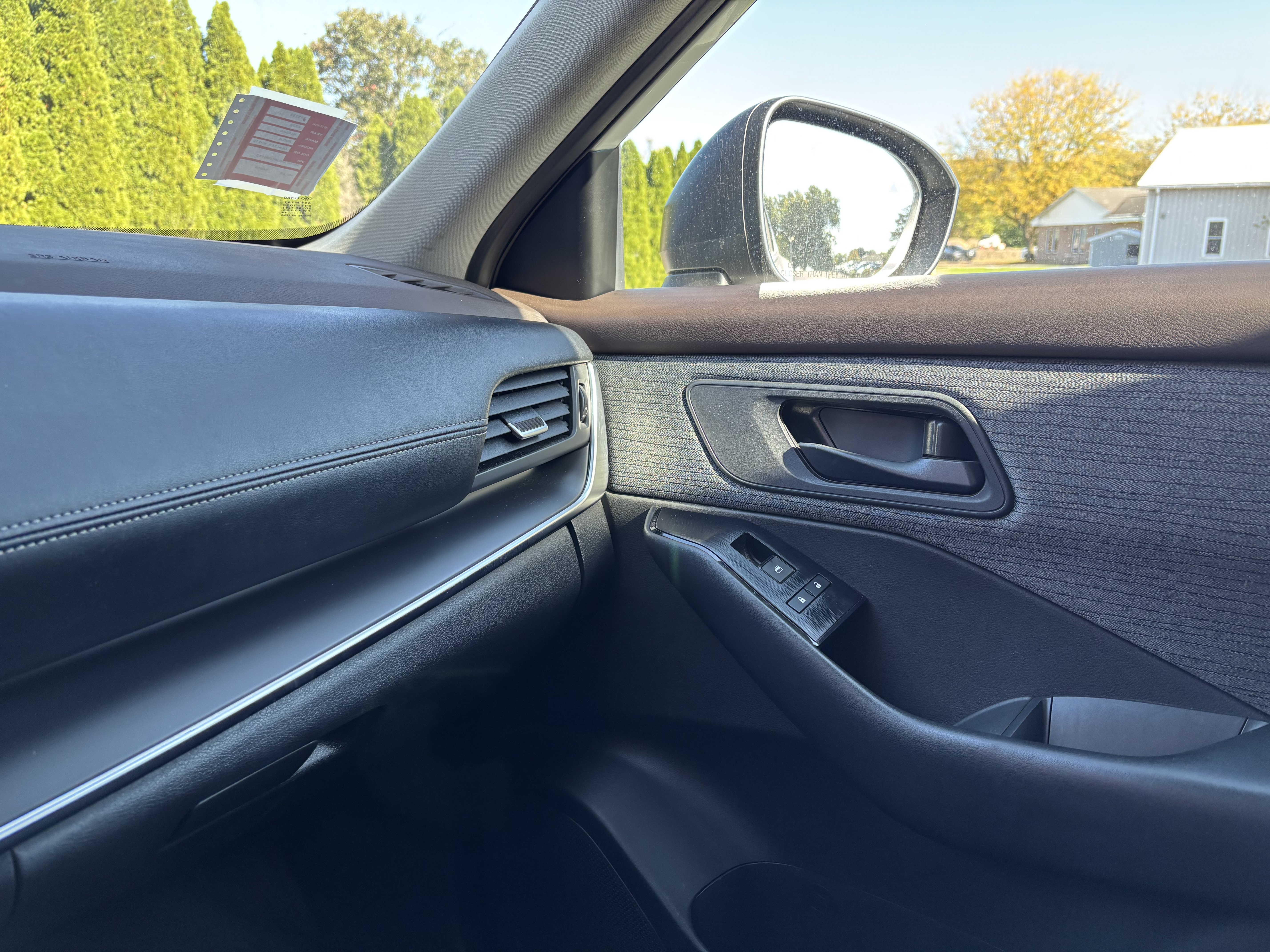 Used 2023 Nissan Rogue S AWD/4WD image 23