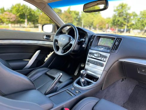 Used 2015 INFINITI Q60 Sport RWD image 17