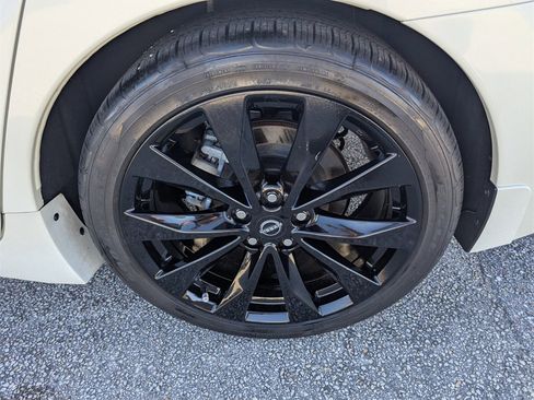 Used 2023 Nissan Maxima SR w/ Sport Mat Group image 17