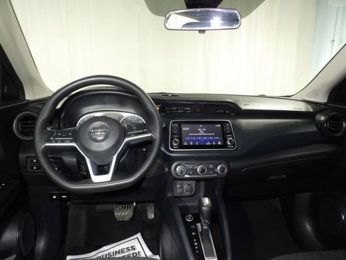 Used 2021 Nissan Kicks S image 14
