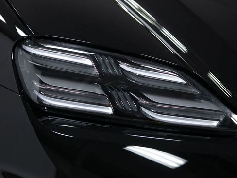 New 2026 Porsche Macan Turbo Electric image 16