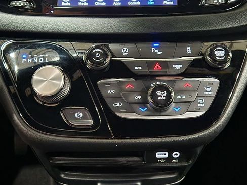 Used 2019 Chrysler Pacifica Touring Plus w/ S Appearance Package FWD image 37