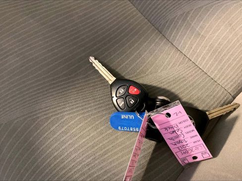 Used 2012 Toyota Corolla LE FWD image 14