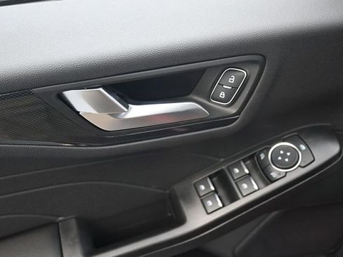 Used 2026 Ford Escape ST-Line w/ Cold Weather Package FWD image 5