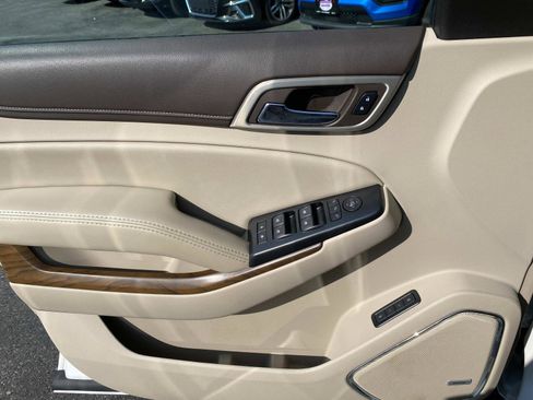 Used 2020 GMC Yukon XL Denali w/ Denali Premium Package image 23