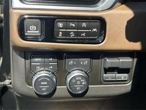 Used 2025 GMC Yukon XL Denali Ultimate w/ LPO, Floor Liner Package AWD/4WD image 30