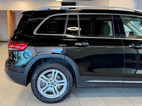 Used 2023 Mercedes-Benz GLB 250 4MATIC w/ Premium Package image 17