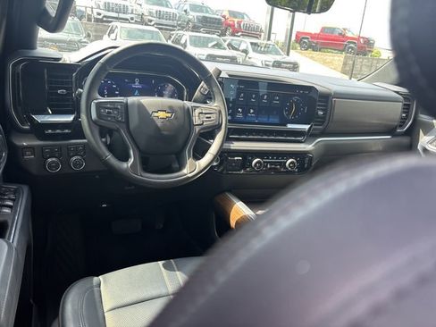 Used 2024 Chevrolet Silverado 2500 High Country w/ Technology Package AWD/4WD image 19