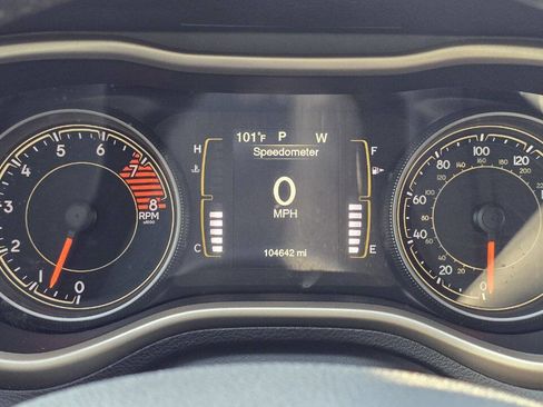 Used 2017 Jeep Cherokee Latitude w/ Cold Weather Group image 31