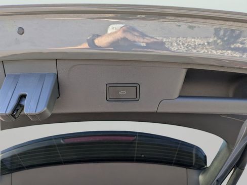 Certified 2024 Volkswagen Atlas Cross Sport SE w/ Panoramic Sunroof Package image 10