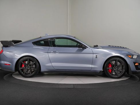 Used 2022 Ford Mustang Shelby GT500 w/ Carbon Fiber Track Pack RWD image 7