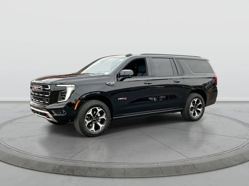 Used 2025 GMC Yukon XL AT4 w/ AT4 Premium Plus Package AWD/4WD image 4
