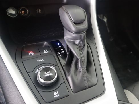 Used 2024 Toyota RAV4 XLE image 17