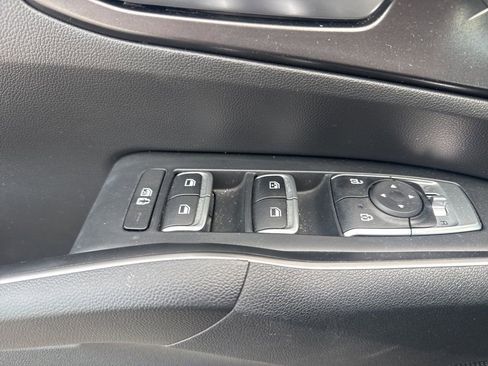 Used 2022 Kia Sorento S w/ Panoramic Sunroof Package FWD image 18