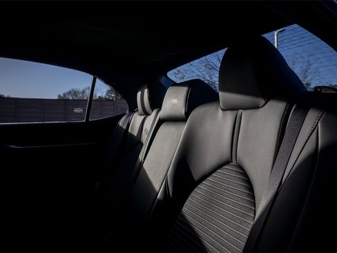 Used 2023 Toyota Camry SE image 28