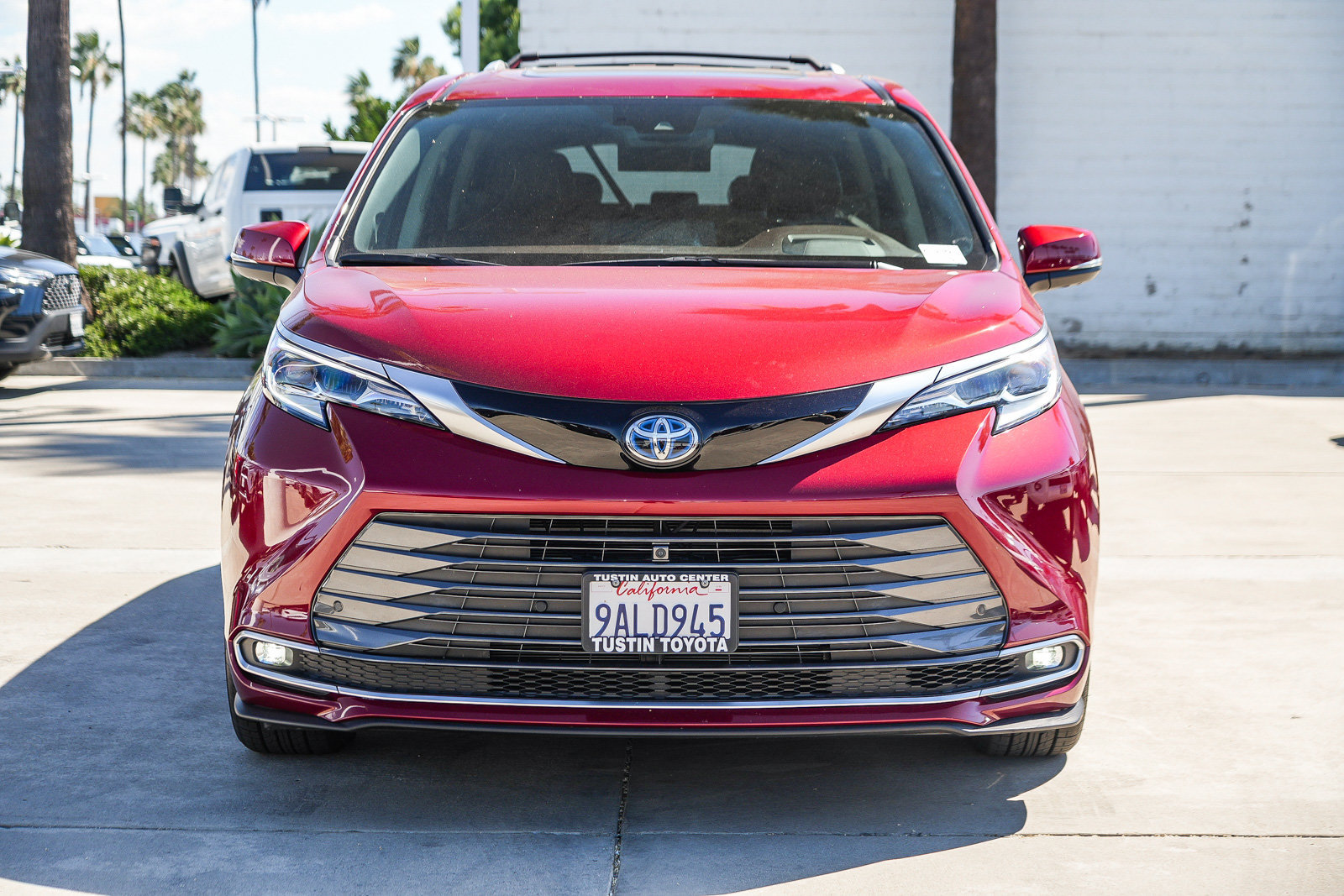 Certified 2022 Toyota Sienna Platinum w/ Outdoor Package (TMS) FWD image 4