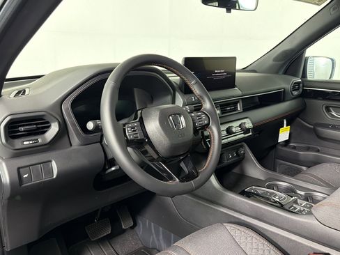 New 2026 Honda Pilot Sport image 3