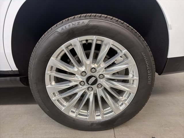 Certified 2026 Cadillac Escalade Luxury w/ LPO, Floor Liner Package RWD image 5