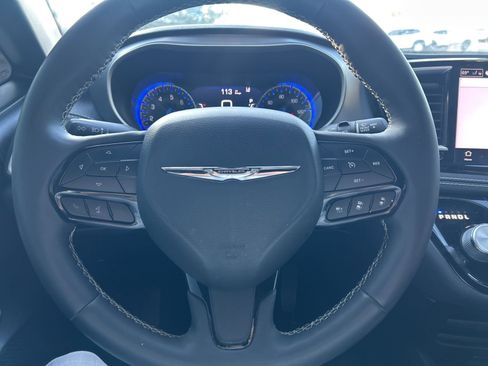 Used 2022 Chrysler Pacifica Touring-L w/ S Appearance Package image 11