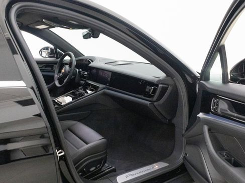 New 2025 Porsche Panamera 4 image 25