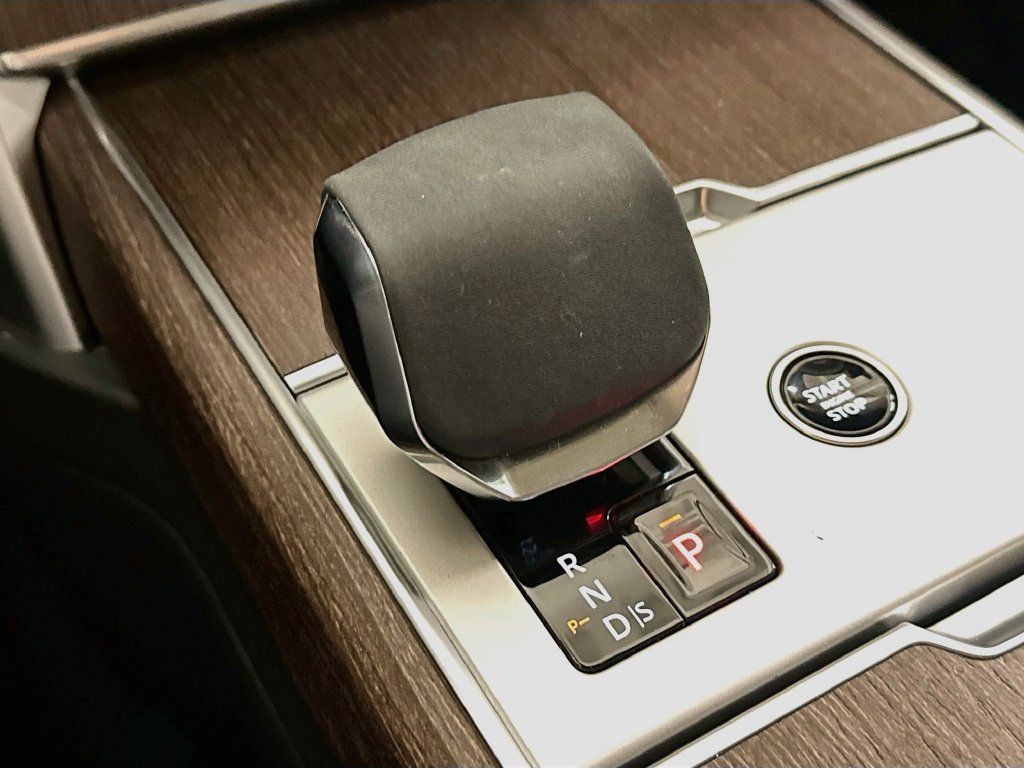 Used 2024 Land Rover Range Rover SE AWD/4WD image 18