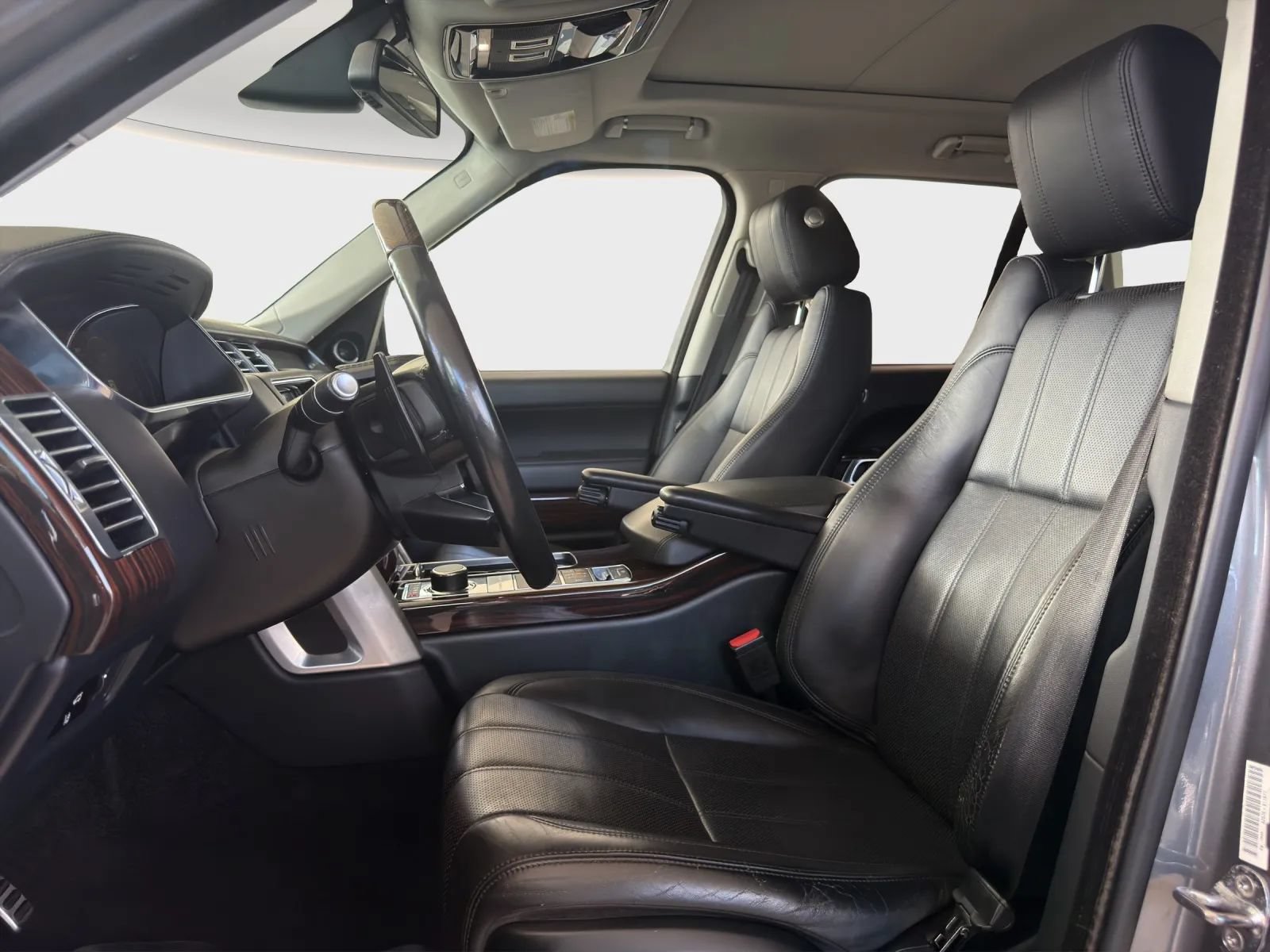 Used 2015 Land Rover Range Rover Supercharged AWD/4WD image 8