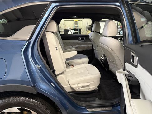 Used 2025 Kia Sorento SX Prestige image 10