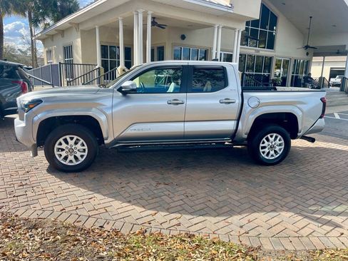 Used 2025 Toyota Tacoma SR5 image 2