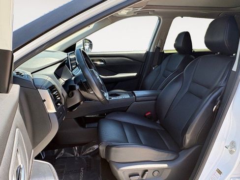 Used 2024 Nissan Rogue SV w/ SV Premium Package FWD image 9