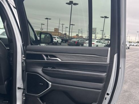 Used 2024 Jeep Wagoneer L Series II w/ Flexible Seating Group AWD/4WD image 54