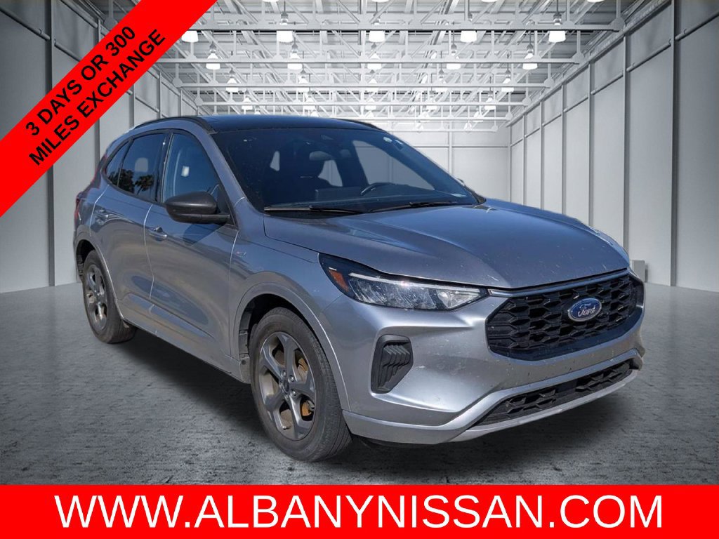 Used 2023 Ford Escape ST-Line w/ Tech Pack #1 FWD image 1
