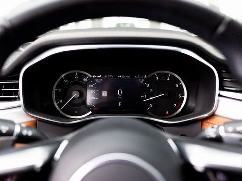 Used 2023 Jaguar F-PACE R-Dynamic S image 19