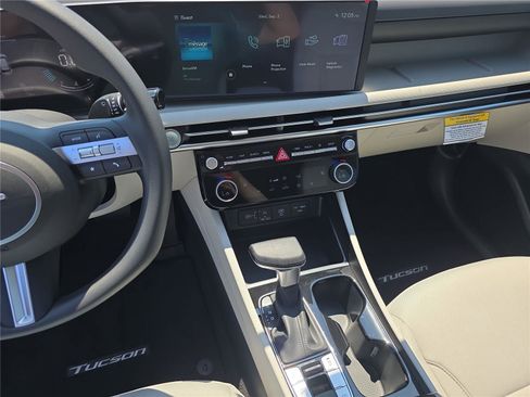 New 2026 Hyundai Tucson SEL image 18