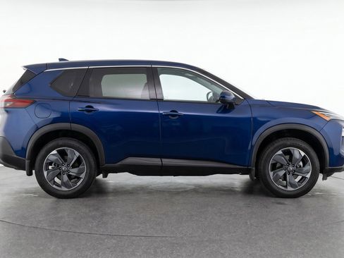 Used 2025 Nissan Rogue SV AWD/4WD image 11