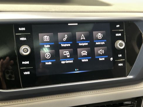 Used 2024 Volkswagen Taos SE w/ Panoramic Sunroof Package FWD image 19
