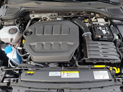 Used 2024 Volkswagen Golf R image 28