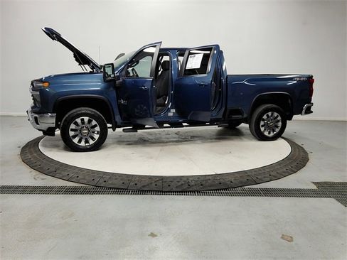 Used 2024 Chevrolet Silverado 2500 LT w/ Texas Edition image 12